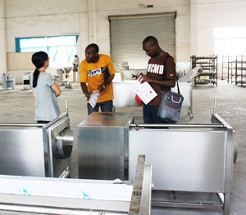 توفر شركتنا معدات تنظيف ونقل البصل للعملاء الكينيين 2