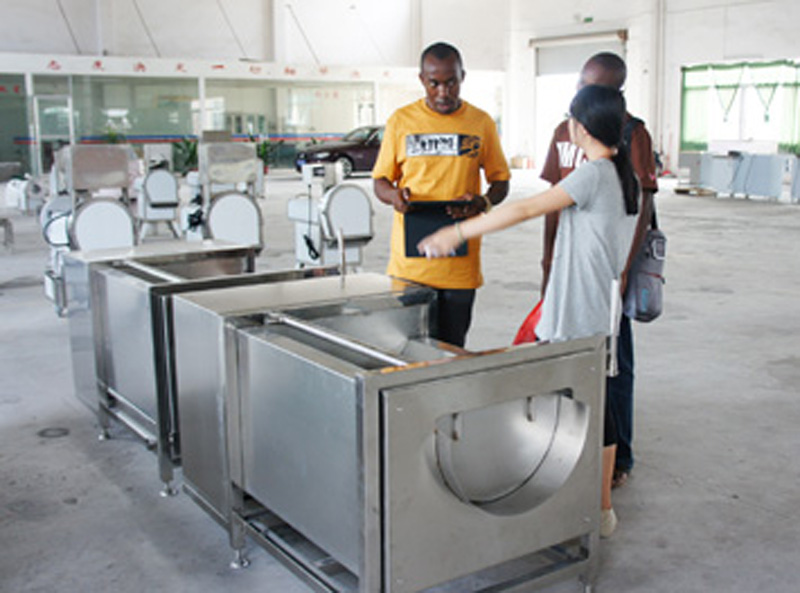 توفر شركتنا معدات تنظيف ونقل البصل للعملاء الكينيين 1