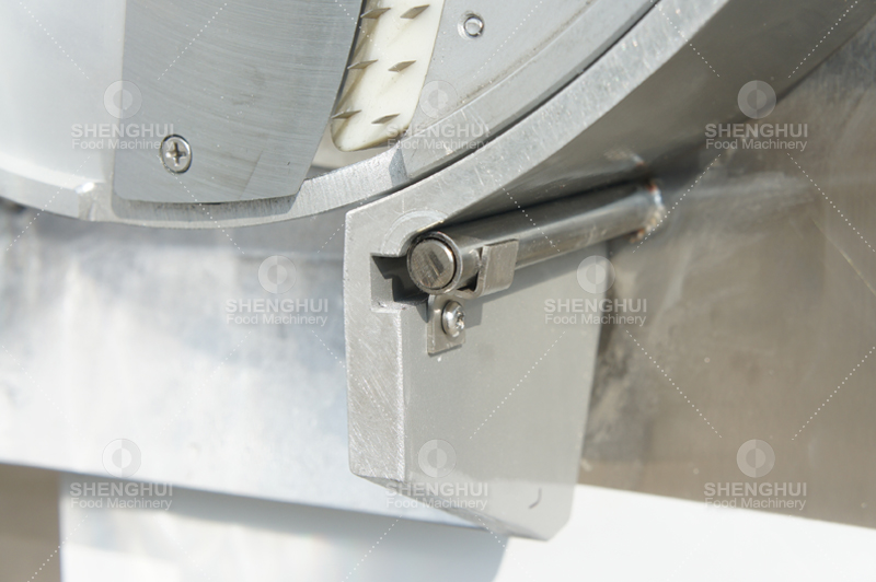 آلة تقطيع البطاطس