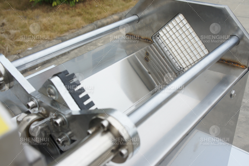 القلقاس القاطع