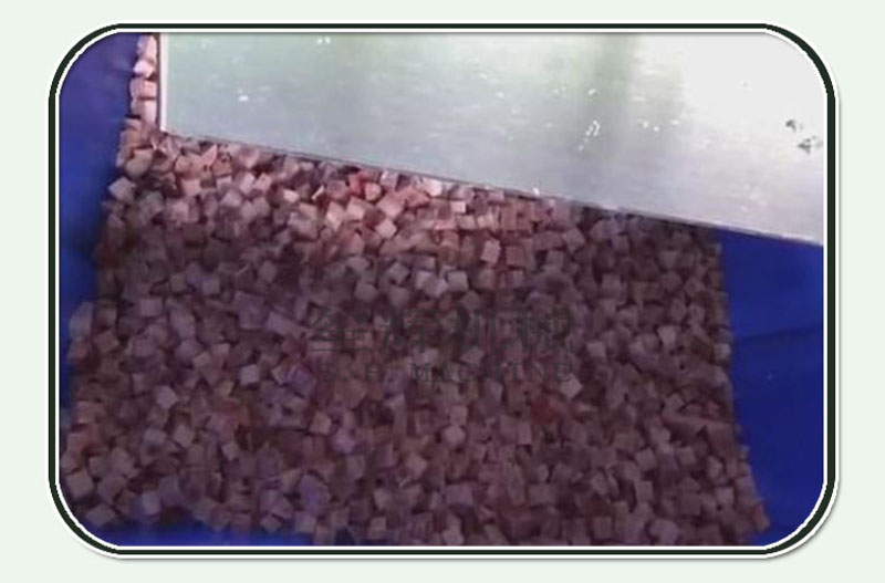 قطع مكعبات اللحم