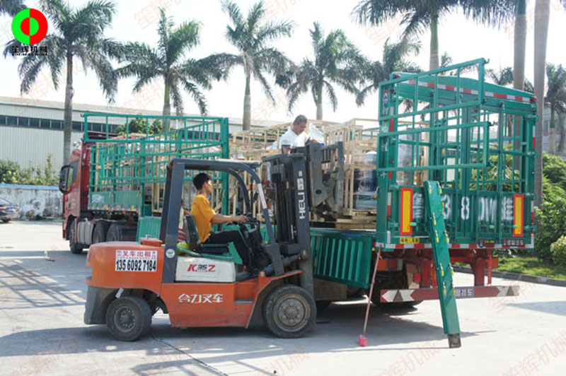 عامل تنظيف الخضار